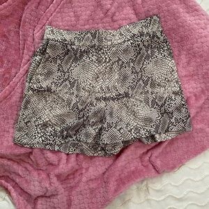 Calvin Klein - Animal Print Shorts